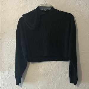 alo yoga - cropped, hooded sweatshirt

Black Ribbed Women's Sweater